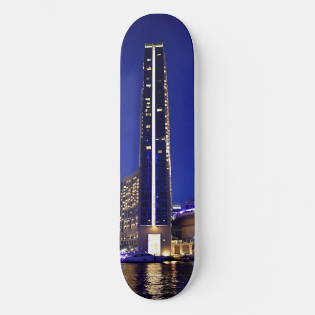 Die Architektur des Dubai Marina Skateboard (Vorderseite)