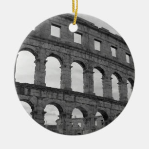 Die Arena an den Pula Keramikornament