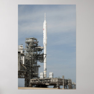 Die Ares I-X-Rakete wird auf dem Ladestreifen 2 an Poster