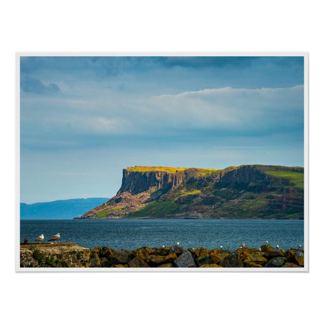 Die aufragende Bastion von Fair Head Poster (Vorderseite)