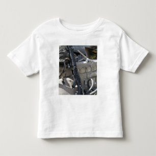 Die Ausrüstung eines Marinesoldaten Kleinkind T-shirt