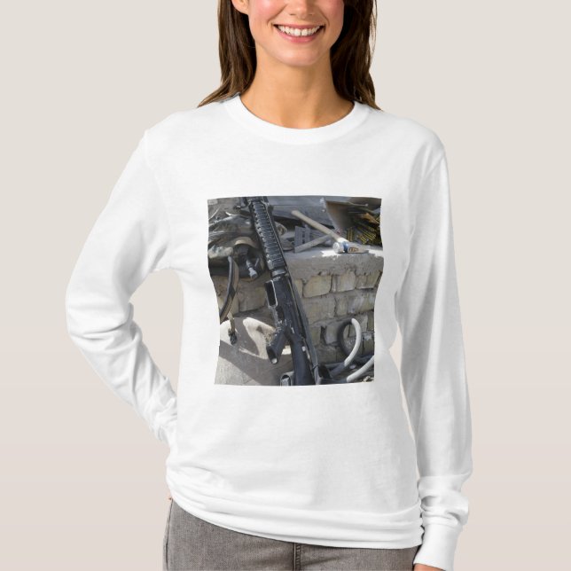 Die Ausrüstung eines Schiffes T-Shirt (Vorderseite)