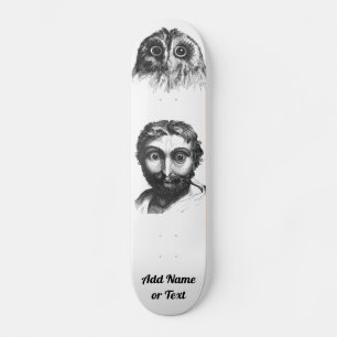 Die Beängstigenden Augen des Eule-Mannes fügen den Skateboard