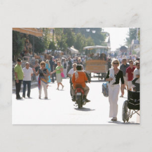 Die belebte Straße in Katakolon Griechenland Postkarte