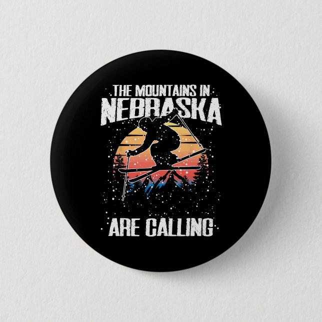 Die Berge in Nebraska fordern sonniges Skifahren Button (Vorderseite)