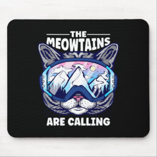Die Berge rufen Snowboard-Schneeschuhe auf Mousepad