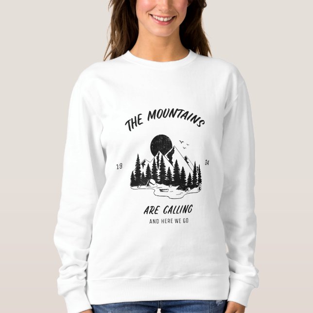 Die Berge rufen und hier gehen wir Sweatshirt (Vorderseite)