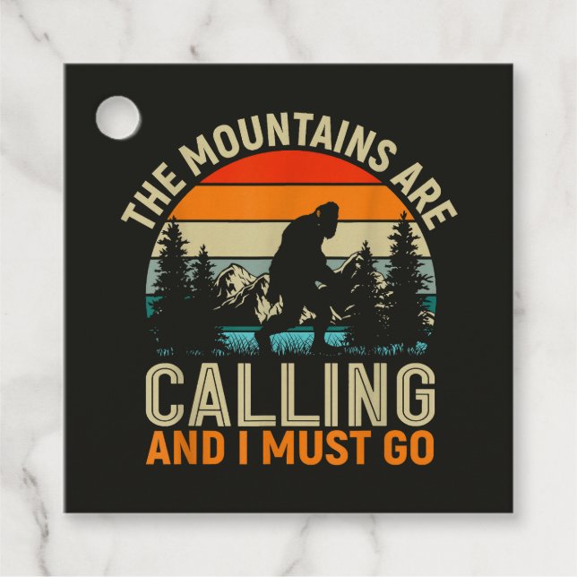 Die Berge rufen und ich muss gehen Geschenkanhänger (Vorderseite)