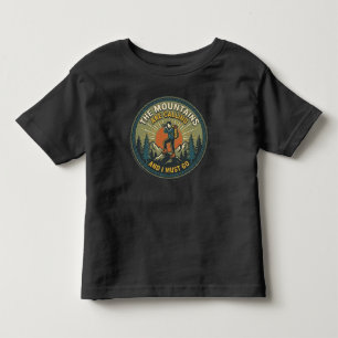 Die Berge rufen Vintage-Wanderabzeichen Kleinkind T-shirt
