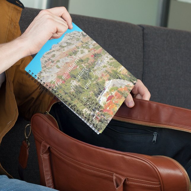 Die Berge zitieren Landschaftliche Landschaft Notizblock (In Situ)