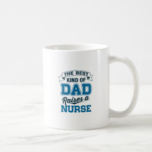 Die beste Art des Vaters hebt eine Tasse