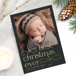 Die beste Weihnachtsfeiertage Ankündigung<br><div class="desc">Teilen Sie mit diesen eleganten und festlichen Ankündigungskarten aus der Verlobung,  die ein quadratisches Foto mit "Best Christmas ever" in Goldfolienschrift enthalten. Personalisieren Sie mit dem Namen und den Geburtsdaten Ihres Kleinen und fügen Sie dem Rücken ein zusätzliches Foto hinzu.</div>