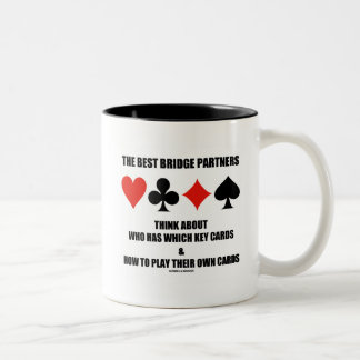 Die besten Bridge-Partner denken darüber nach, wer Zweifarbige Tasse