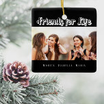 Die besten Freunde des Schwarzen Fotos Keramikornament<br><div class="desc">Ein Geschenk für Ihre besten Freunde zu Geburtstagen,  Weihnachten oder einem besonderen Ereignis. Weißer Text: Friends for Life,  geschrieben mit einem trendigen Stil Skript. Personalisieren und verwenden Sie Ihr eigenes Foto und Ihre eigenen Namen. Ein schicker schwarzer Hintergrund.</div>