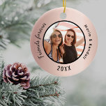 Die besten Freunde Foto Namen Rose Gold Keramik Ornament<br><div class="desc">Personalisieren Sie Ihr eigenes Foto. Eine Rose mit goldenem Farbverlauf. Geben Sie Ihre Namen und das Jahr ein. Schwarzer Text.</div>