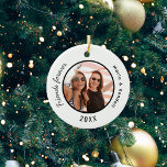 Die besten Freunde Foto-Namen Schwarz Keramik Ornament<br><div class="desc">Personalisieren Sie Ihr eigenes Foto. Ein weißer Hintergrund. Geben Sie Ihre Namen und das Jahr ein. Schwarzer Text.</div>