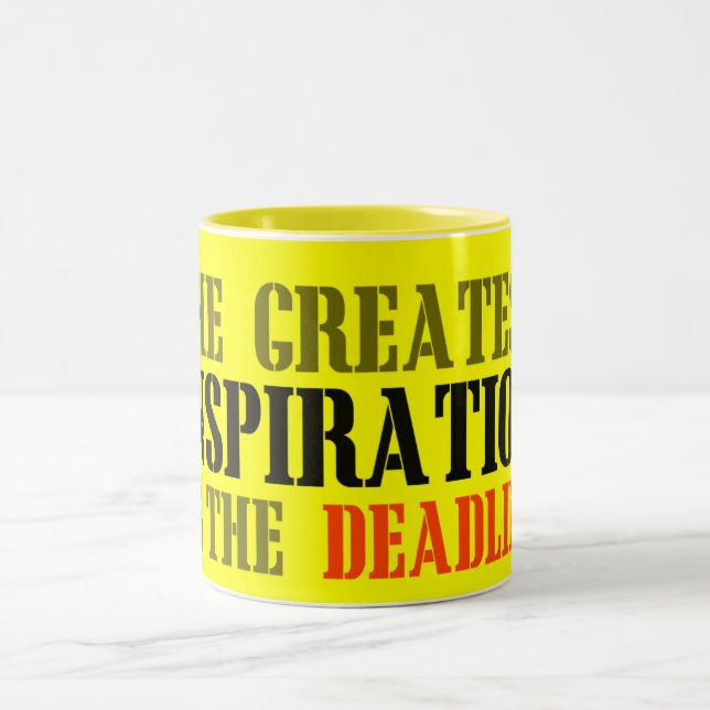DIE BESTSTE INSPIRATION IST FRIST LUSTIGES MEME ZWEIFARBIGE TASSE (Mittel)