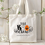 Die Boo-Crew Halloween Ghost Pumpkin Personalisier Tragetasche<br><div class="desc">Ein fabelhaftes modernes Design des beliebten typografischen Textes "Die BOO-Crew" mit einem niedlichen Geist,  Kürbis und Spinne mit Weben. Ideal für die ganze Familie für Ihre Halloween-Feiern. Anpassen,  indem Sie den Text im Textfeld bearbeiten oder Text ohne Text löschen.</div>