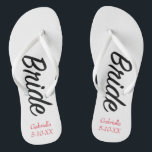 Die Braut, die mit Namen personalisiert sind u. Flip Flops<br><div class="desc">Diese drehen Reinfälle können zu allen möglichen Hintergrundfarbezazzle Angeboten geändert werden um. Sie lassen das Wort "Braut" im Skript hinunter umgedrehte umdrehen. Sie können personifizieren umdrehen Reinfälle mit Ihrem Namens und ein spezielles Datum von, als Sie oder Hochzeitsdatum sich trafen. Karo heraus die vielen Entwürfe, die wir in unserem Speicher...</div>