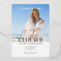 Die Braut ist auf Cloud 9 mit Foto-Brautparty