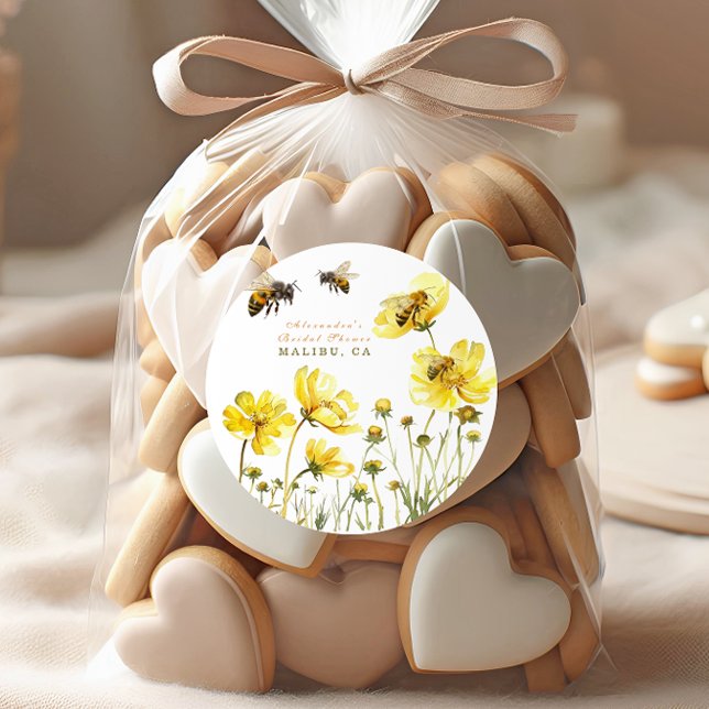 Die Braut zu Blütendusche Runder Aufkleber (Von Creator hochgeladen)