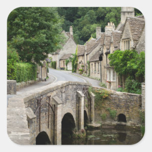 Die Brücke in Castle Combe, UK Quadratischer Aufkleber