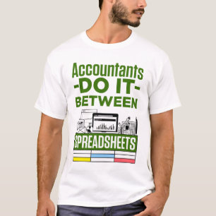 Die Buchhalter machen das zwischen den Tabellenkal T-Shirt