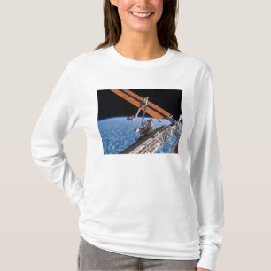 Die Canadarm2 und Solarstromanlageplattenflügel T-Shirt