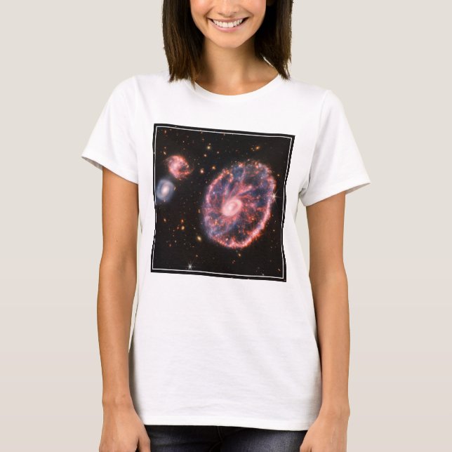 Die Cartwheel Galaxie und ihre Begleitgalaxien. T-Shirt (Vorderseite)