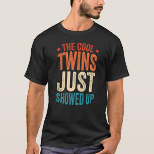 Die Coolen Twins sind gerade 1 T-Shirt