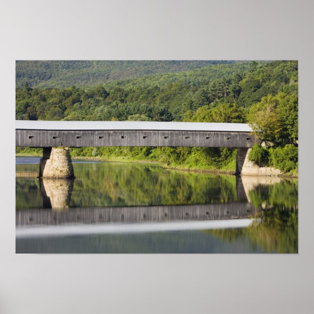 Die Covered Bridge von Windsor Cornish überspannt  Poster (Vorne)