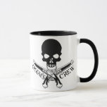 Die Crew-Tasse des Piraten-Bräutigams Tasse<br><div class="desc">Die Crew des Bräutigams hat einen Schädel mit gekreuzten Feuersteinverschlußpistolen für die scurvy Piratenschiff-Crew der Trauzeugen an der Hochzeit eines Piratenbräutigams.</div>