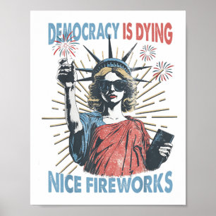 Die Demokratie stirbt, aber Hey, Nice Fireworks Fu Poster