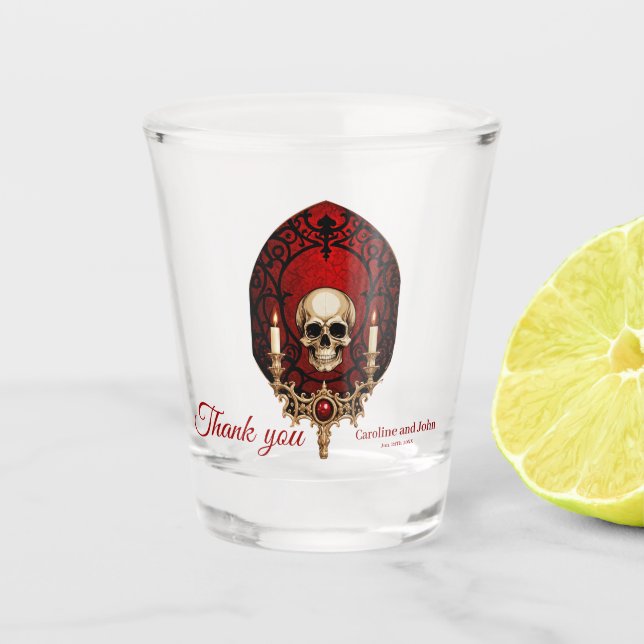 Die dunkle Eleganz des gotischen Stils. Schnapsglas (Vorderseite)