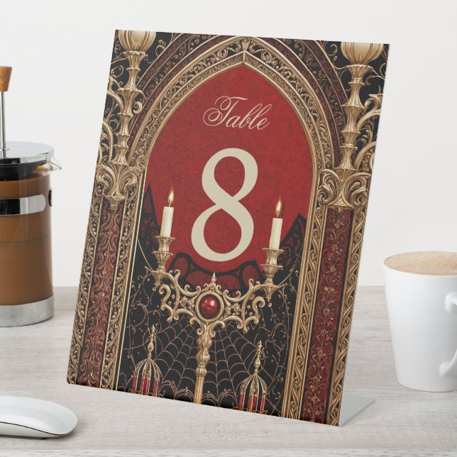 Die dunkle Eleganz des gotischen Stils. Sockelschild (In Situ)