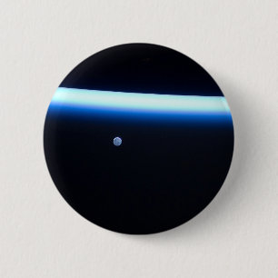 Die dünne Atmosphäre der Erde und ein blühender Mo Button