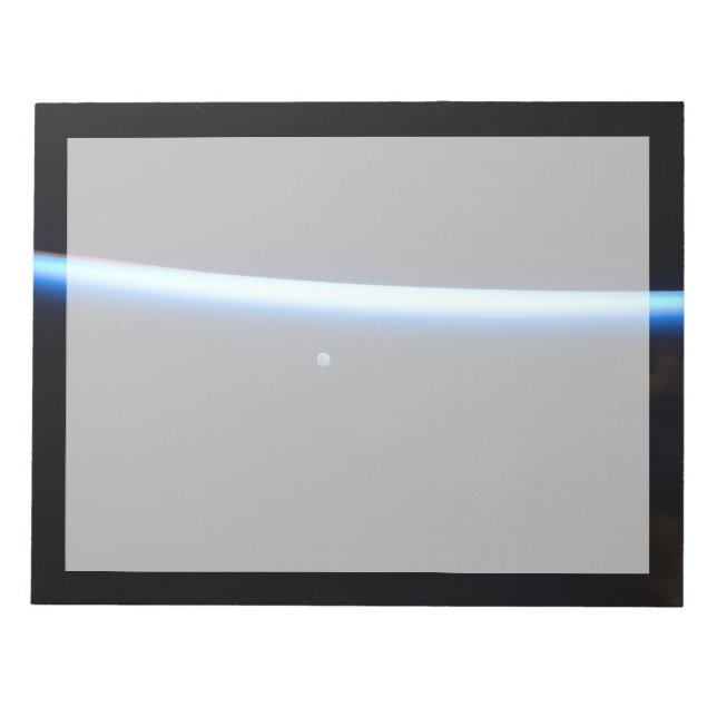 Die dünne Atmosphäre der Erde und ein blühender Mo Notizblock (Vorderseite)