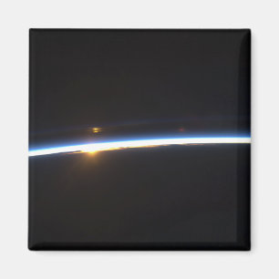 Die dünne Linie der Atmosphäre der Erde Magnet