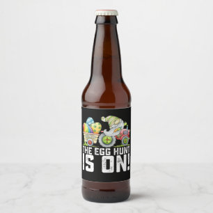 Die Eierjagd ist an sonnigen Ostern. Bierflaschenetikett