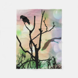 Die einsame Crow Fleece Blanket