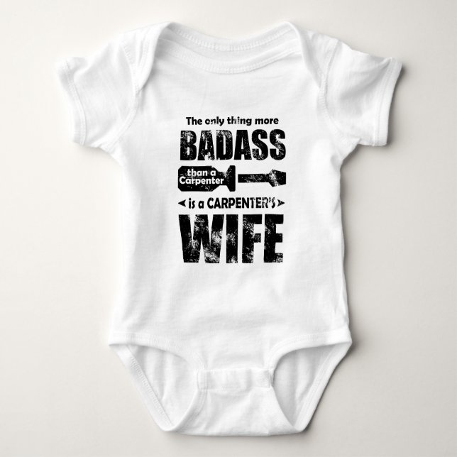 Die einzige Sache mehr Badass als ein Tischler ist Baby Strampler (Vorderseite)