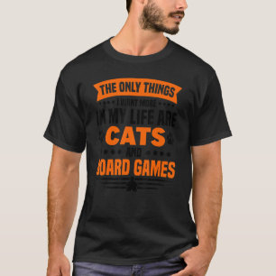 Die einzigen Dinge, die Katzen Brettspiele spielen T-Shirt