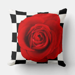 Die elegante Rose der Rose auf einem Schachbrett Kissen
