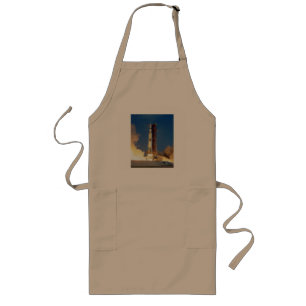 Die Erde bebt, während die Saturn V in den Himmel  Lange Schürze