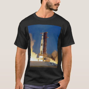 Die Erde bebt, während die Saturn V in den Himmel T-Shirt