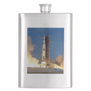 Die Erde bebt, während die Saturn V zum Mond aufst Flachmann