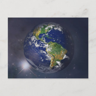 Die Erde, die im Weltraum über der Sonne aufsteigt Postkarte