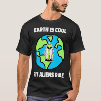 Die Erde ist Cool, aber die Außerirdische regiert T-Shirt