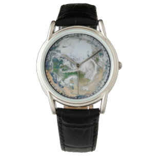 Die Erde mit der Arktis, Europa und Asien. Armbanduhr
