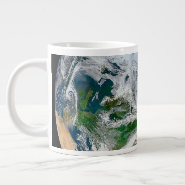 Die Erde mit der Arktis, Europa und Asien. Jumbo-Tasse (Links)